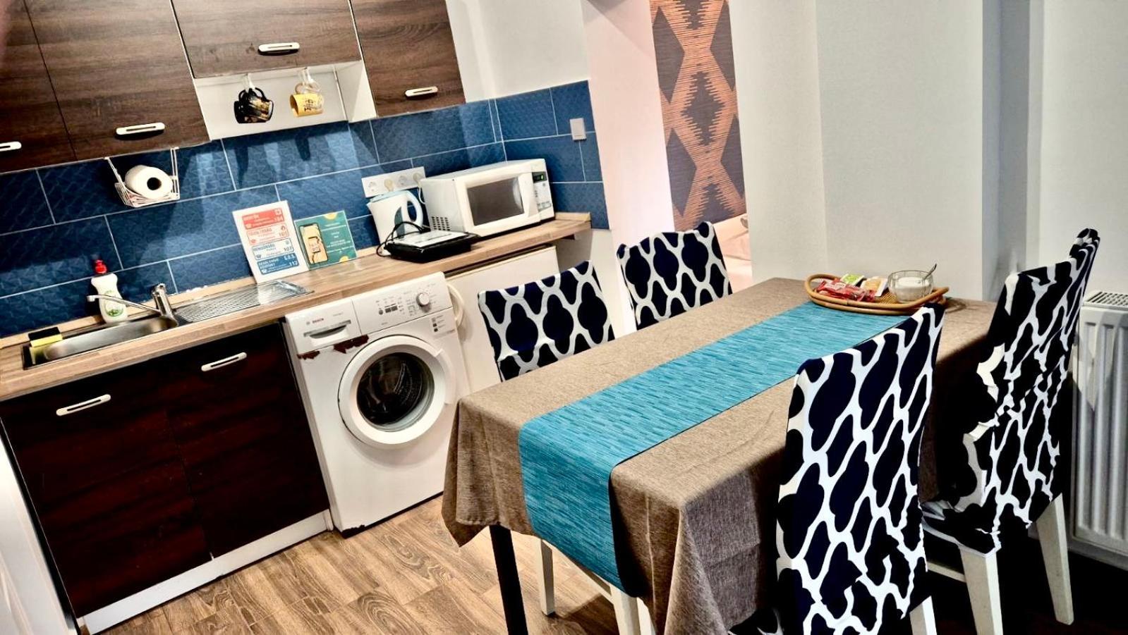 2 Rooms Retro Guesthouse In A Silent Garden 베체스 외부 사진